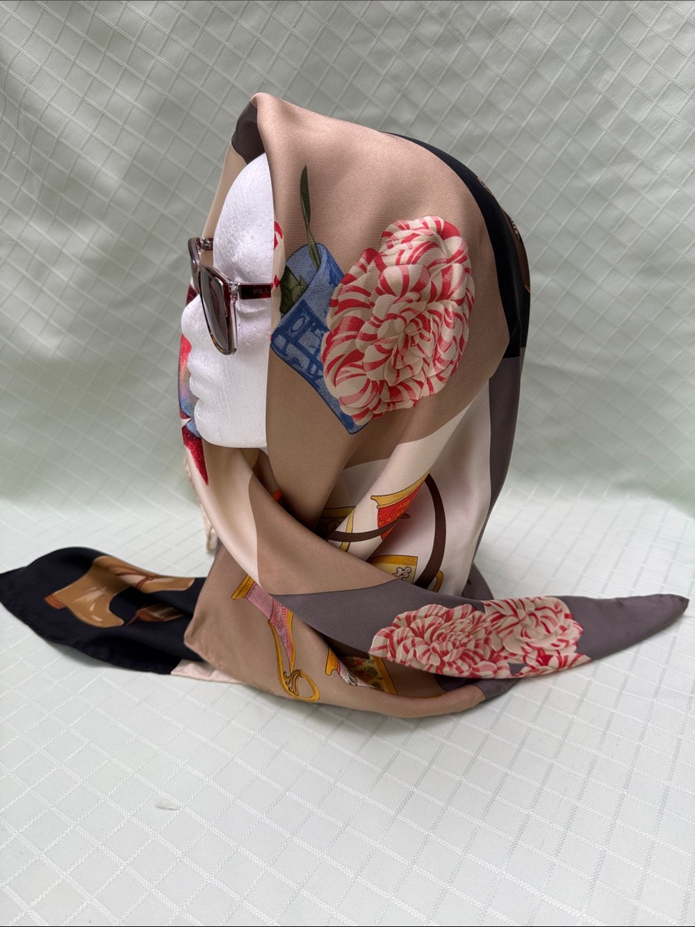 Gucci Vintage Multicolor Silk Scarf in Beige, Brown, Black, Red & Blue - Picture 5 of 14